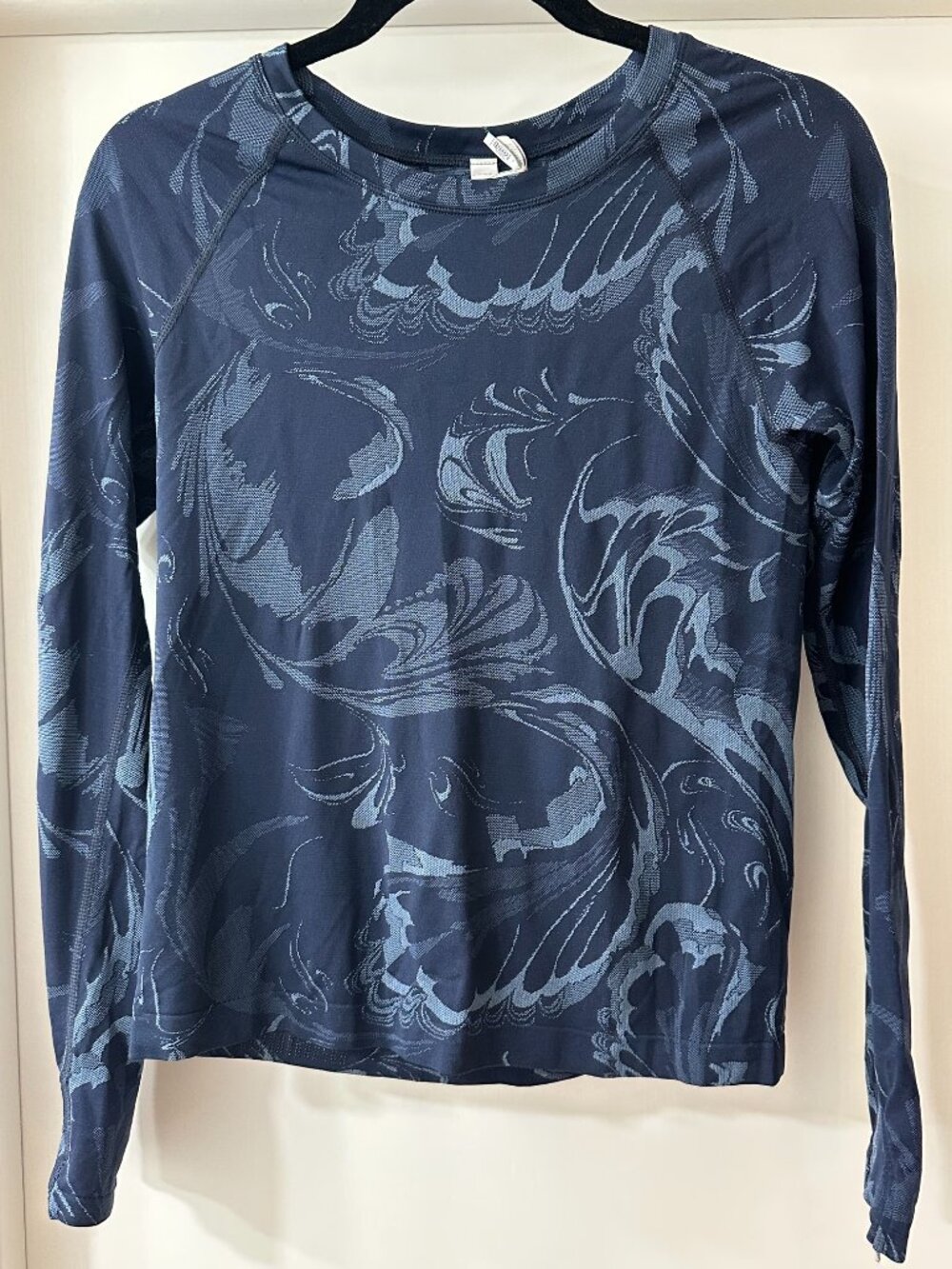 Athleta Navy Abstract Print Long Sleeve Athletic Top, Size Small